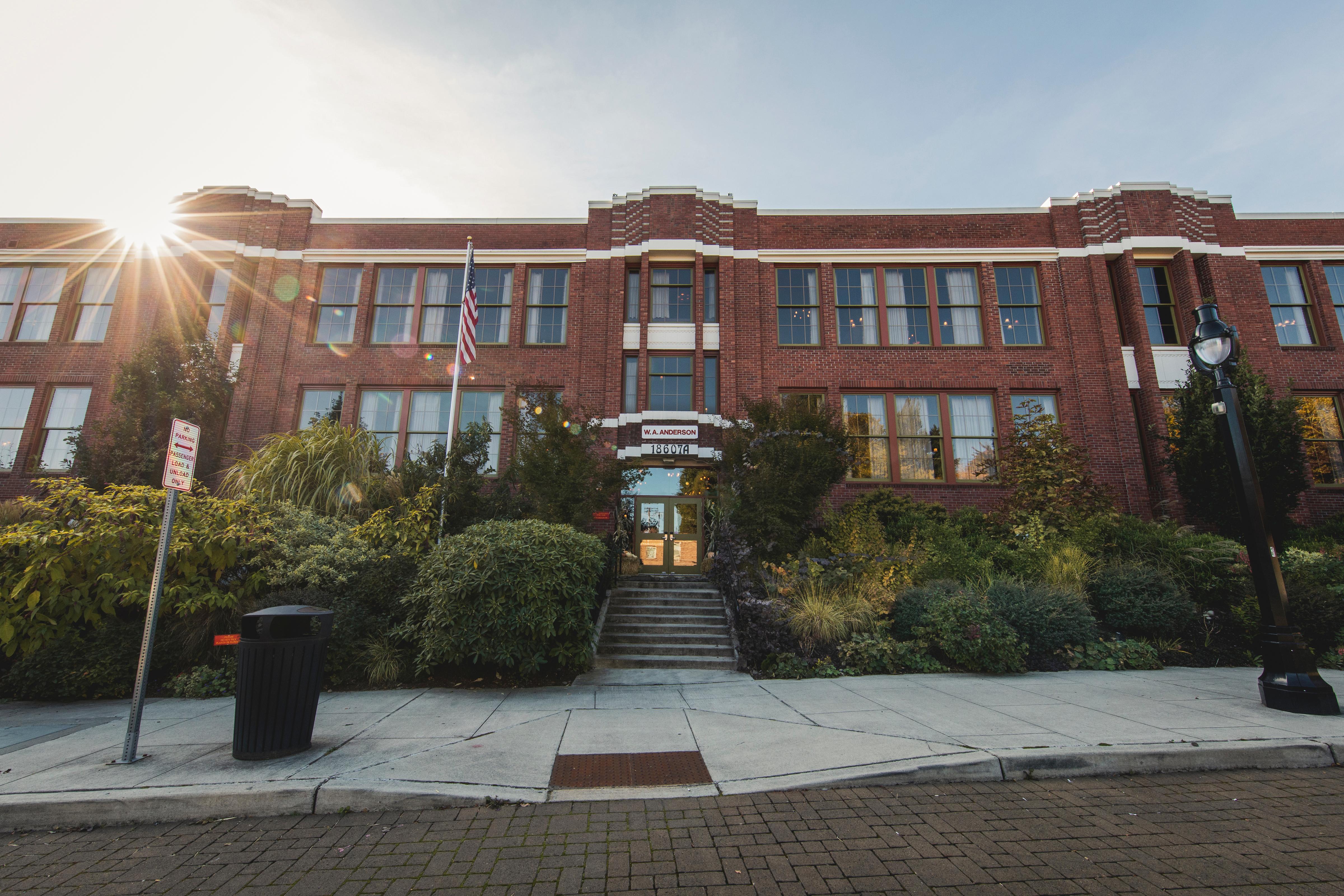 Mcmenamins Anderson School Hotel Bothell Exterior photo