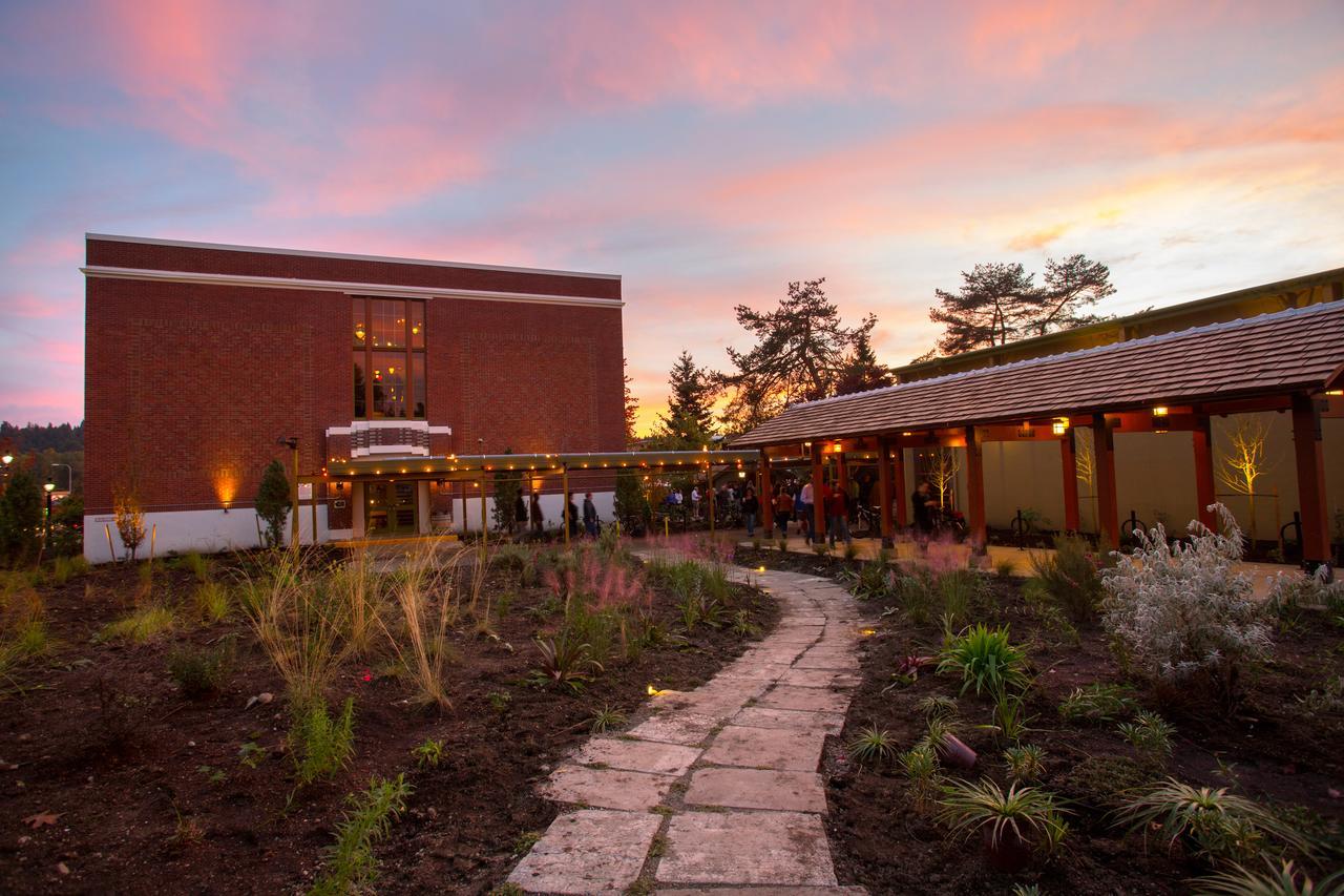 Mcmenamins Anderson School Hotel Bothell Exterior photo